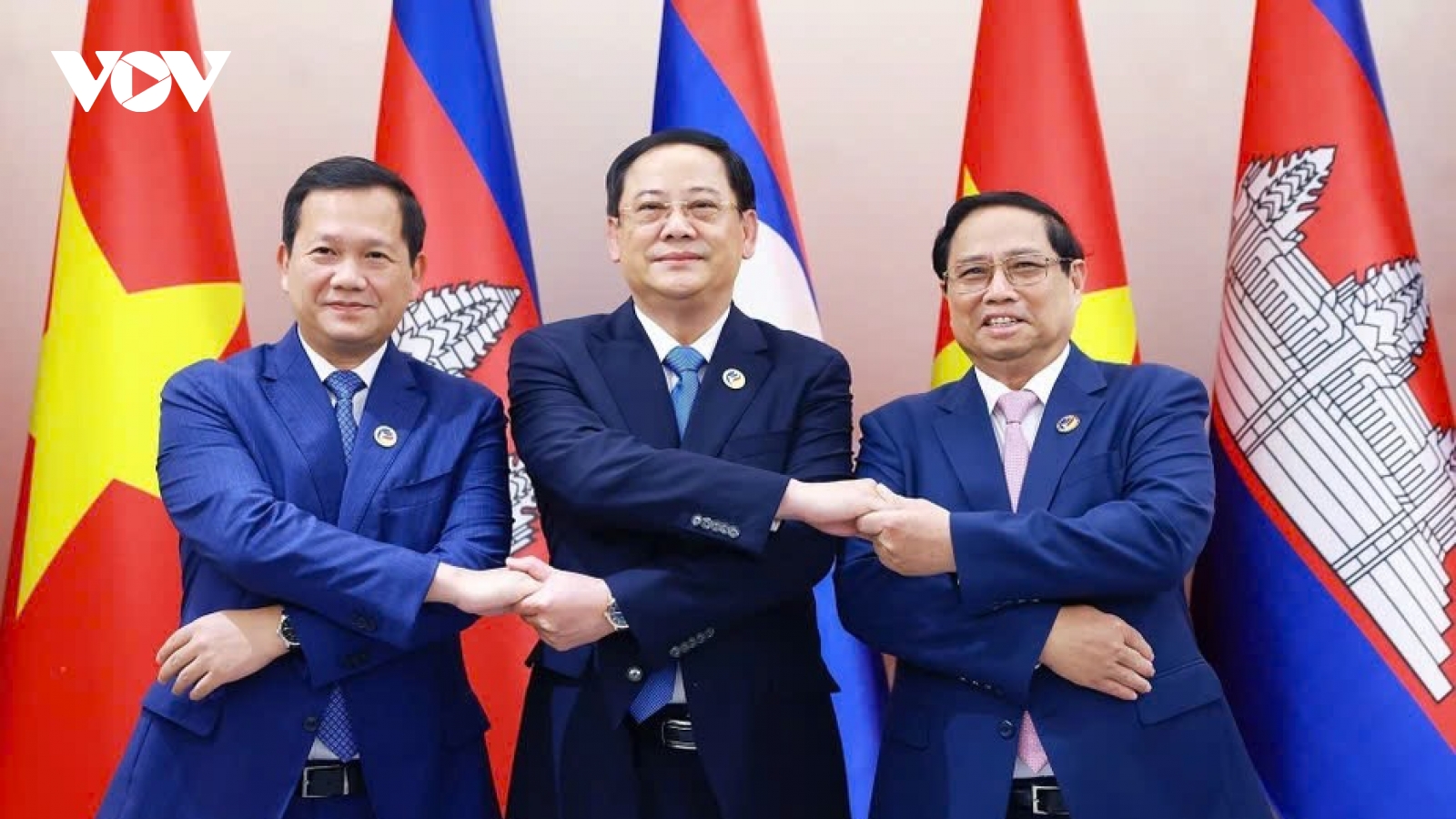 Prime Ministers of Vietnam, Laos and Cambodia meet in Vientiane